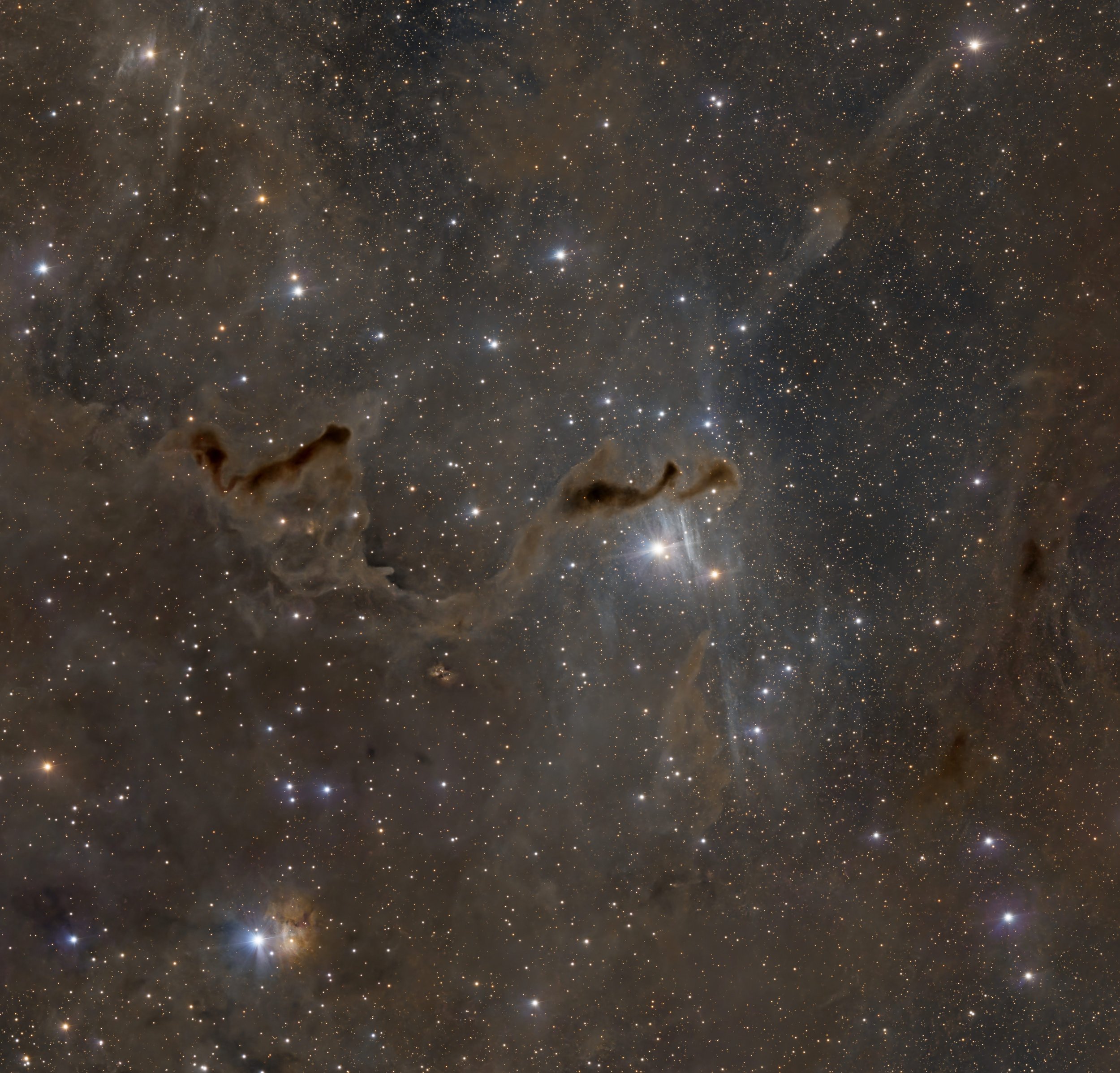 LDN 1357 Helping Hand nebula — AAPOD2.COM